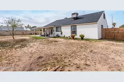 10225 W Minnezona Avenue, Phoenix, AZ 85037 - Photo 32