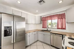 10207 N 51st Dr, Glendale, AZ 85302 - Photo 14