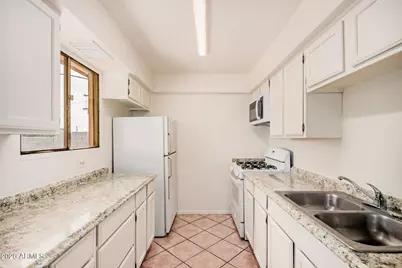 7937 W Pinchot Avenue, Phoenix, AZ 85033 - Photo 2