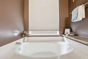 318 W El Freda Rd, Tempe, AZ 85284 - Photo 16