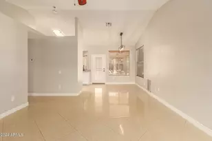 3212 E Oraibi Dr, Phoenix, AZ 85050 - Photo 4