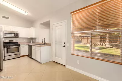 3212 E Oraibi Drive, Phoenix, AZ 85050 - Photo 8