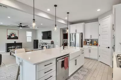 7526 W Jones Avenue, Phoenix, AZ 85043 - Photo 6