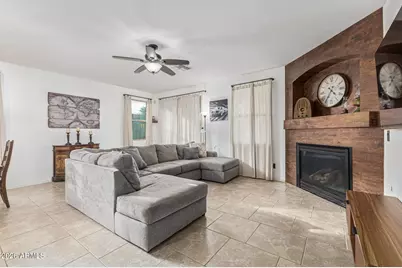 18196 W Ivy Lane, Surprise, AZ 85388 - Photo 6