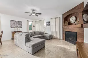 18196 W Ivy Ln, Surprise, AZ 85388 - Photo 6