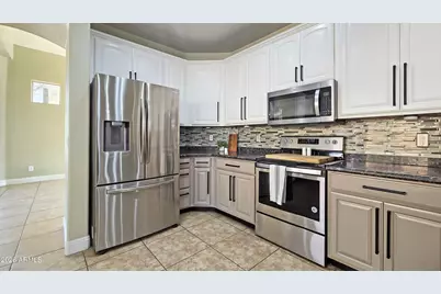 13888 W Wilshire Drive, Goodyear, AZ 85395 - Photo 8