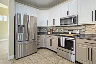 13888 W Wilshire Dr, Goodyear, AZ 85395 - Photo 8