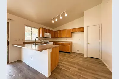 2601 S 80th Lane, Phoenix, AZ 85043 - Photo 8