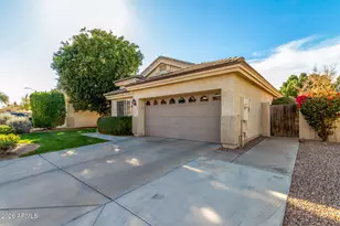 1215 W Carol Ann Way, Phoenix, AZ 85023 - Photo 4