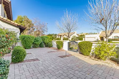 9849 E Windrose Drive, Scottsdale, AZ 85260 - Photo 12