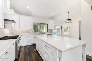 9849 E Windrose Dr, Scottsdale, AZ 85260 - Photo 30