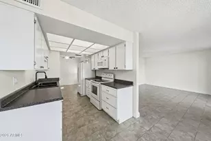 19446 N Star Ridge Dr, Sun City West, AZ 85375 - Photo 10