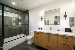 2737 E Arizona Biltmore Circle, Phoenix, AZ 85016 - Photo 32