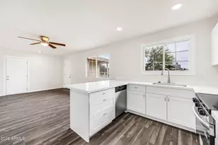 7742 W Fairmount Ave, Phoenix, AZ 85033 - Photo 6