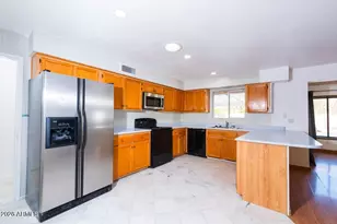 320 E Ellis Dr, Tempe, AZ 85282 - Photo 4