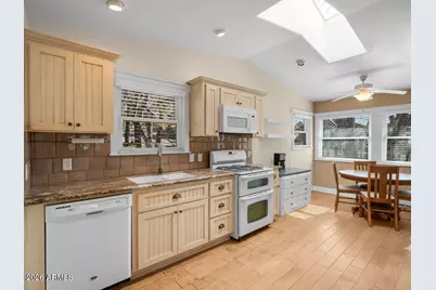 402 E Cherry Avenue, Flagstaff, AZ 86001 - Photo 18