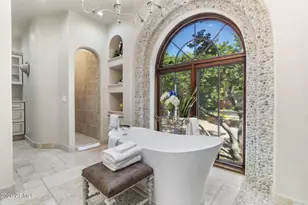 8449 E Dixileta Dr, Scottsdale, AZ 85266 - Photo 28