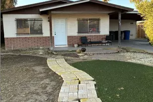 899 E Erie St, Chandler, AZ 85225 - Photo 1