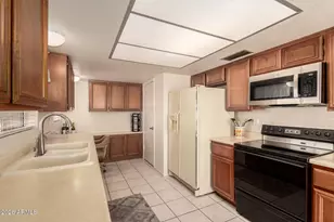 1302 E Rowlands Ln, Phoenix, AZ 85022 - Photo 20