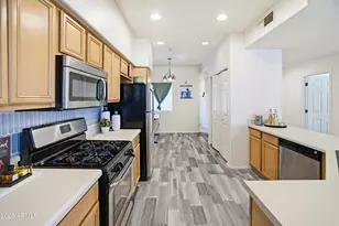 7401 W Arrowhead Clubhouse Dr, Glendale, AZ 85308 - Photo 12