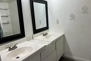 1601 W Sunnyside Dr, Phoenix, AZ 85029 - Photo 12