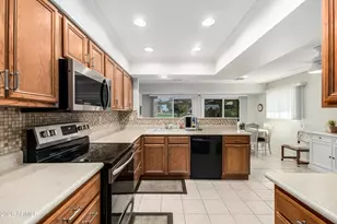 18411 N Conestoga Dr, Sun City, AZ 85373 - Photo 10