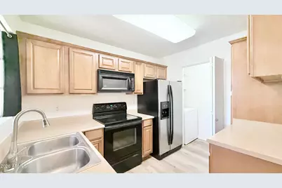 1880 E Morten Avenue #202, Phoenix, AZ 85020 - Photo 1