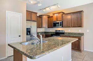 401 S 166th Dr, Goodyear, AZ 85338 - Photo 6