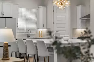 5954 E Cat Balue Dr, Phoenix, AZ 85054 - Photo 12