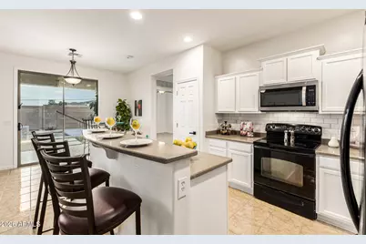 8205 S 23rd Place, Phoenix, AZ 85042 - Photo 14