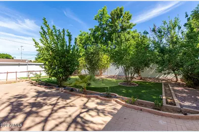 1212 E McLellan Boulevard, Phoenix, AZ 85014 - Photo 30