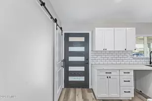 7922 W Clayton Dr, Phoenix, AZ 85033 - Photo 6