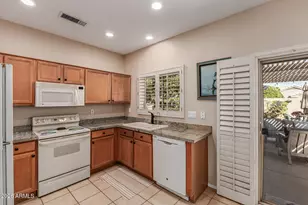 15836 W Lahlum Ln, Surprise, AZ 85374 - Photo 10