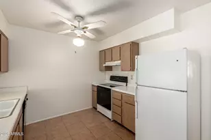 14042 N Newcastle Dr, Sun City, AZ 85351 - Photo 10