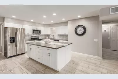 9822 W Pebble Beach Drive, Sun City, AZ 85351 - Photo 6