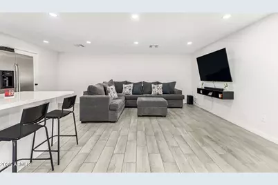 9215 S 7th Avenue, Phoenix, AZ 85041 - Photo 8