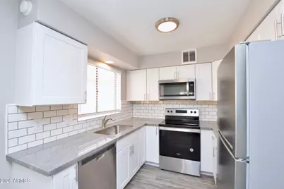 645 N Arrowhead Drive #Apt 4, Chandler, AZ 85224 - Photo 4