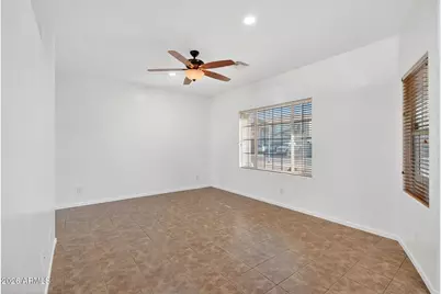 7520 W Southgate Avenue, Phoenix, AZ 85043 - Photo 8