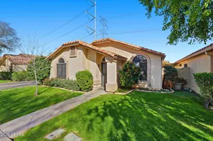 926 E Hearne Way, Gilbert, AZ 85234 - Photo 2