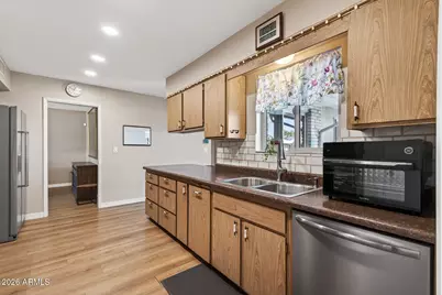 10137 W Mountain View Road, Sun City, AZ 85351 - Photo 8