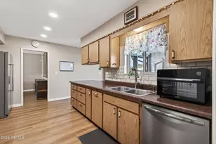 10137 W Mountain View Rd, Sun City, AZ 85351 - Photo 8