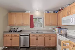 2901 W Corrine Dr, Phoenix, AZ 85029 - Photo 14