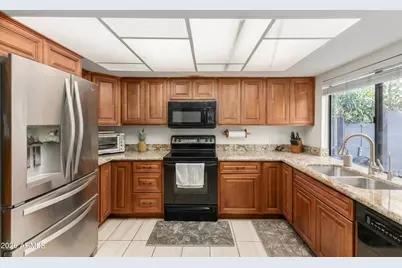 8802 N New World Drive, Glendale, AZ 85302 - Photo 16