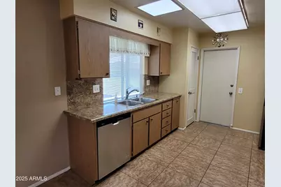 11005 W Kelso Drive, Sun City, AZ 85351 - Photo 14