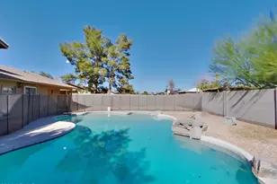 9833 N 47th Dr, Glendale, AZ 85302 - Photo 14