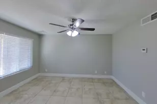 9833 N 47th Dr, Glendale, AZ 85302 - Photo 2