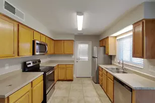 9833 N 47th Dr, Glendale, AZ 85302 - Photo 4