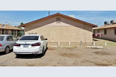 3112 E Chipman Road #Apt 2, Phoenix, AZ 85040 - Photo 1