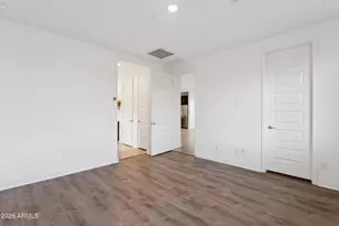 2566 W Huntington Dr, Phoenix, AZ 85041 - Photo 10