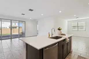 2566 W Huntington Dr, Phoenix, AZ 85041 - Photo 6